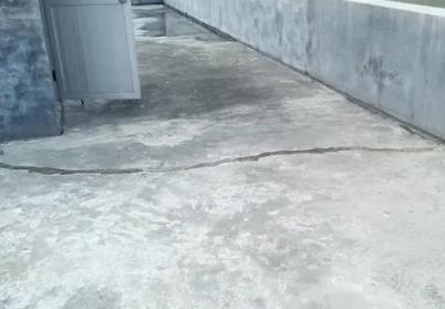 刚察楼顶漏水维修公司分享下如何解决卫生间隐蔽部位漏水的问题?