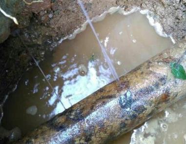 刚察楼顶渗水维修公司分享下地暖漏水的原因及检测方法。